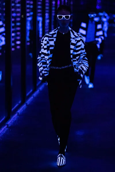 Look 77